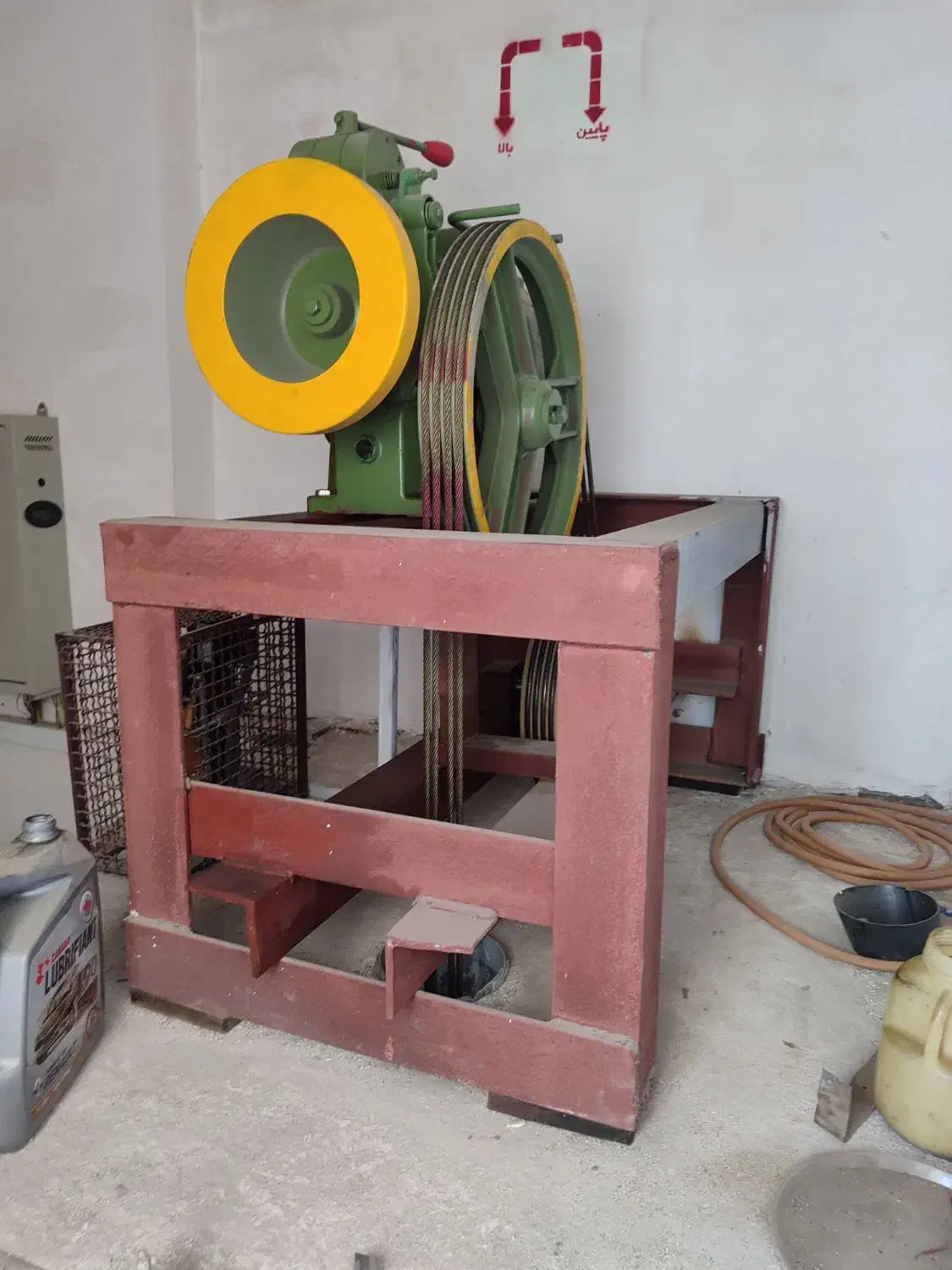 سرویس نصب بازسازی انواع آسانسوروبالابرهیدرولیک|خدمات پیشه و مهارت|تویسرکان, |دیوار