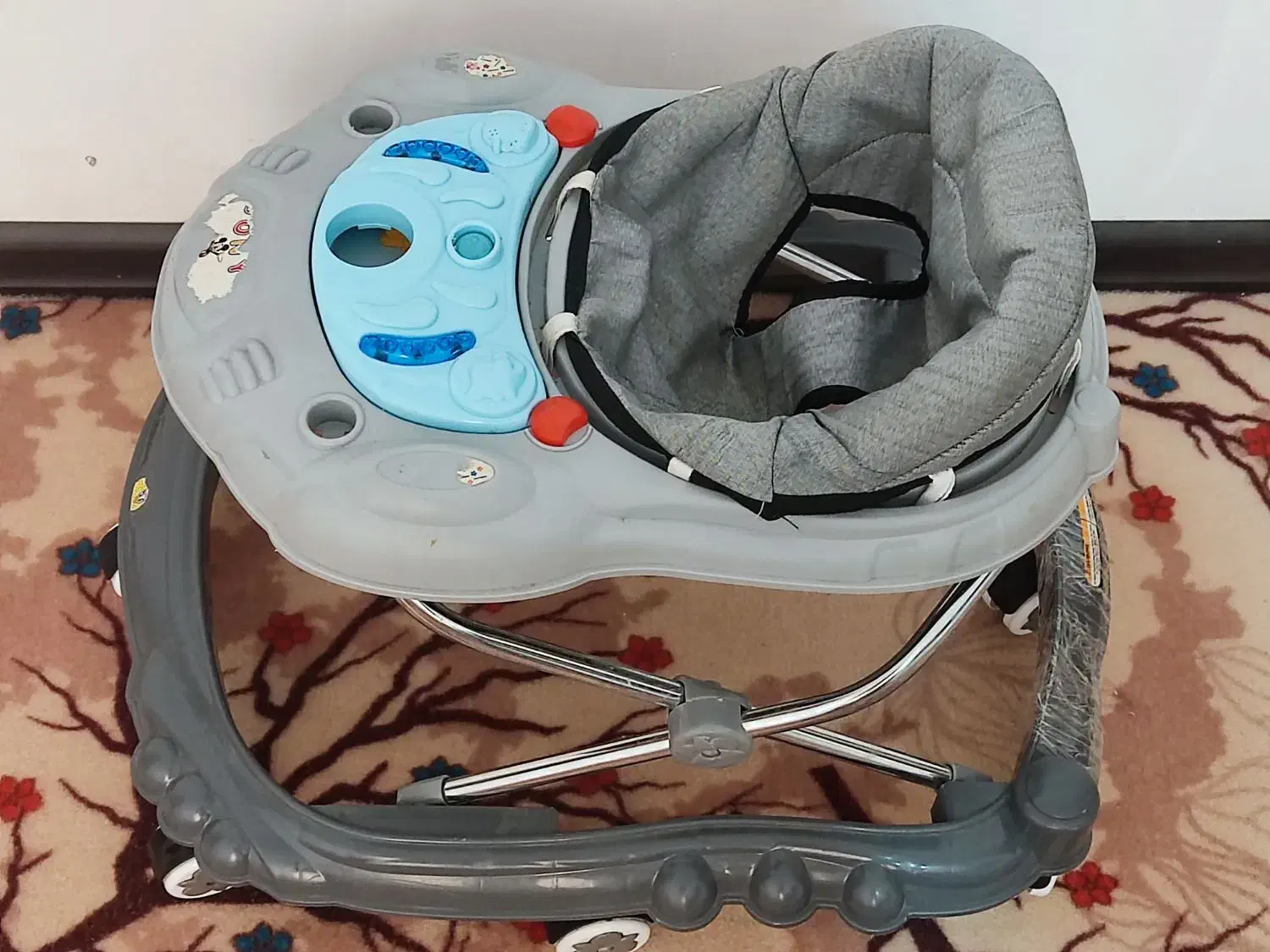 کالسکه نوزاد|کالسکه و لوازم جانبی|فولادشهر, مسکن مهر فولادشهر|دیوار