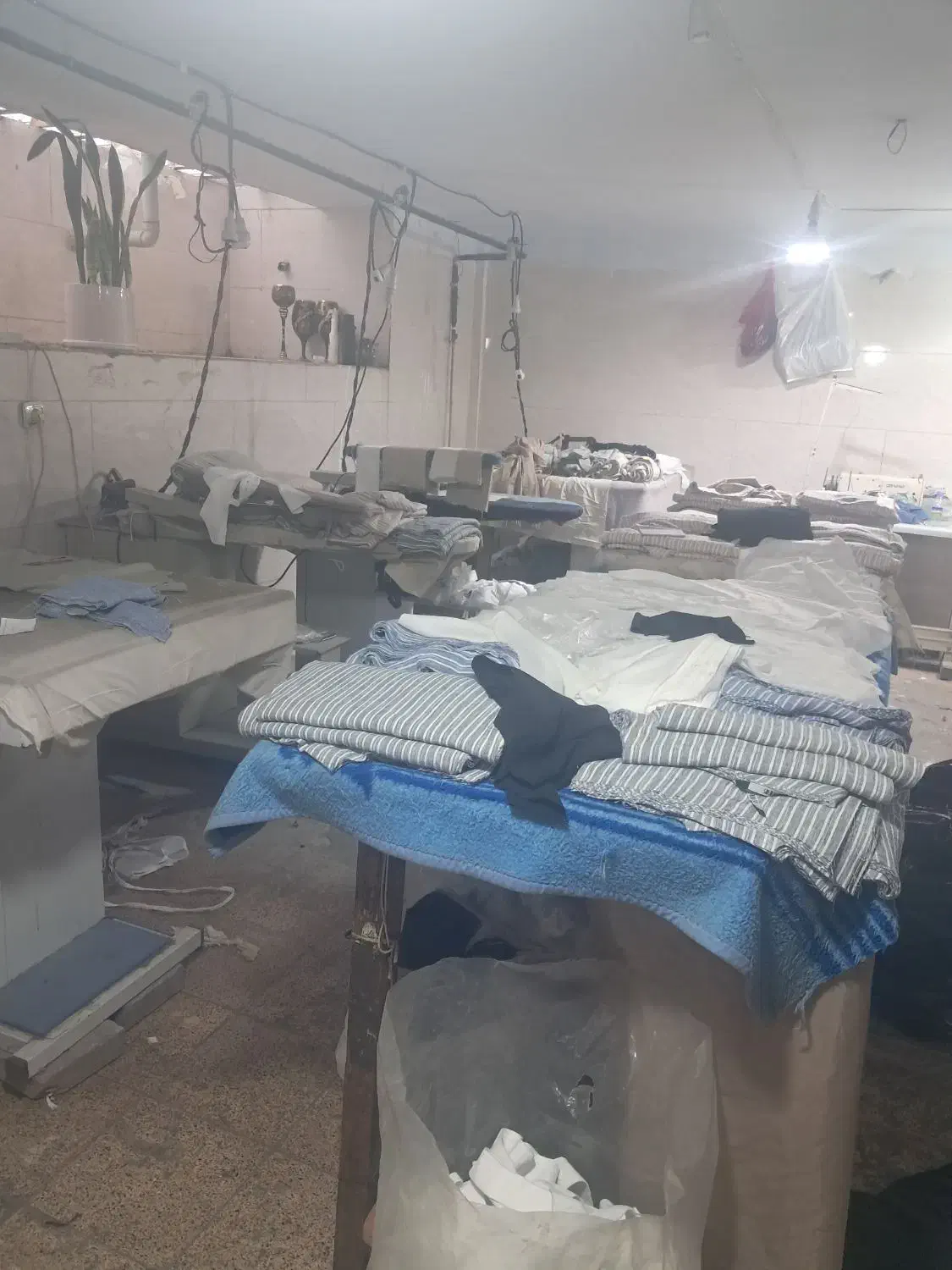 استخدام مزدی دوز و بیرون بر و اتو کار|استخدام صنعتی، فنی، مهندسی|گلستان (تهران), |دیوار