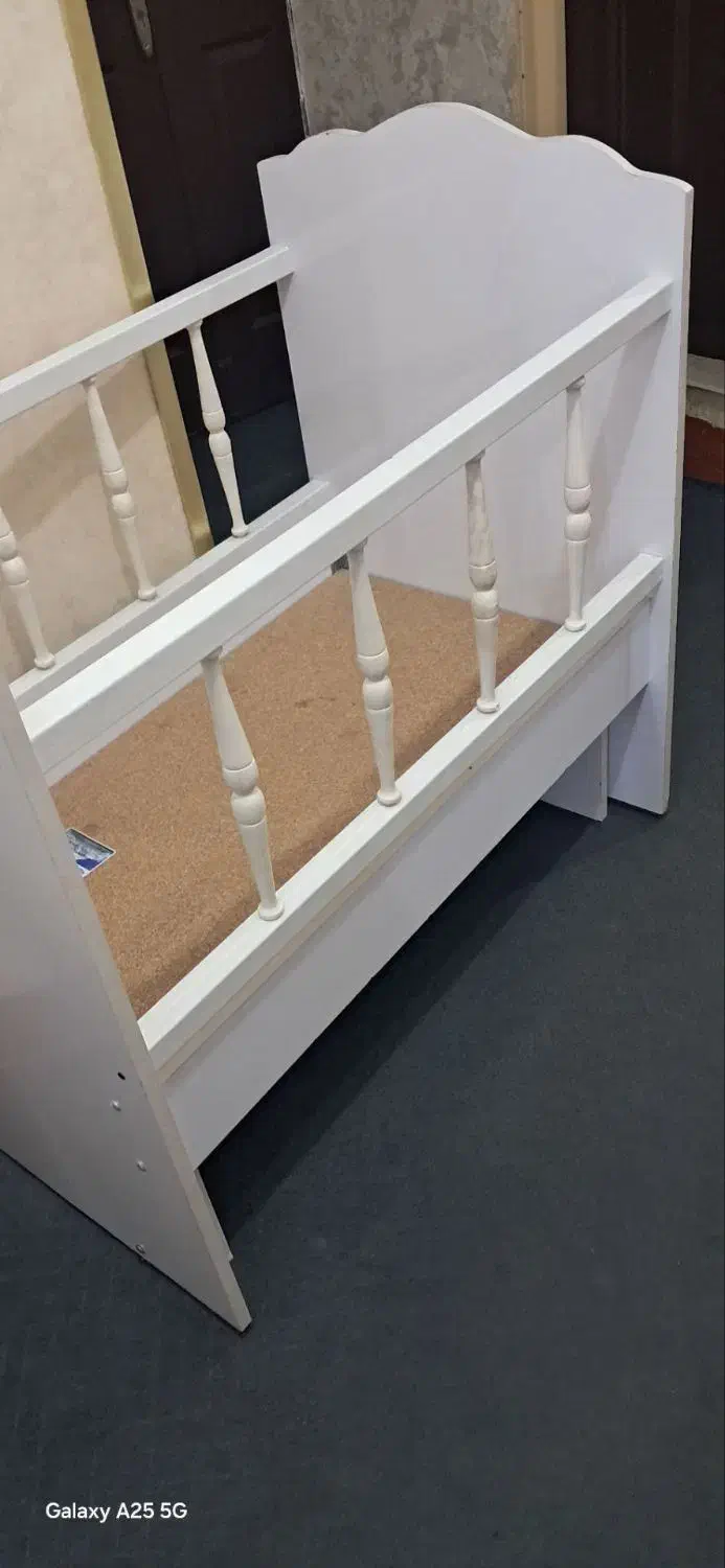 گهواره کودک در حد نو|تخت و صندلی بچه|میانه, |دیوار