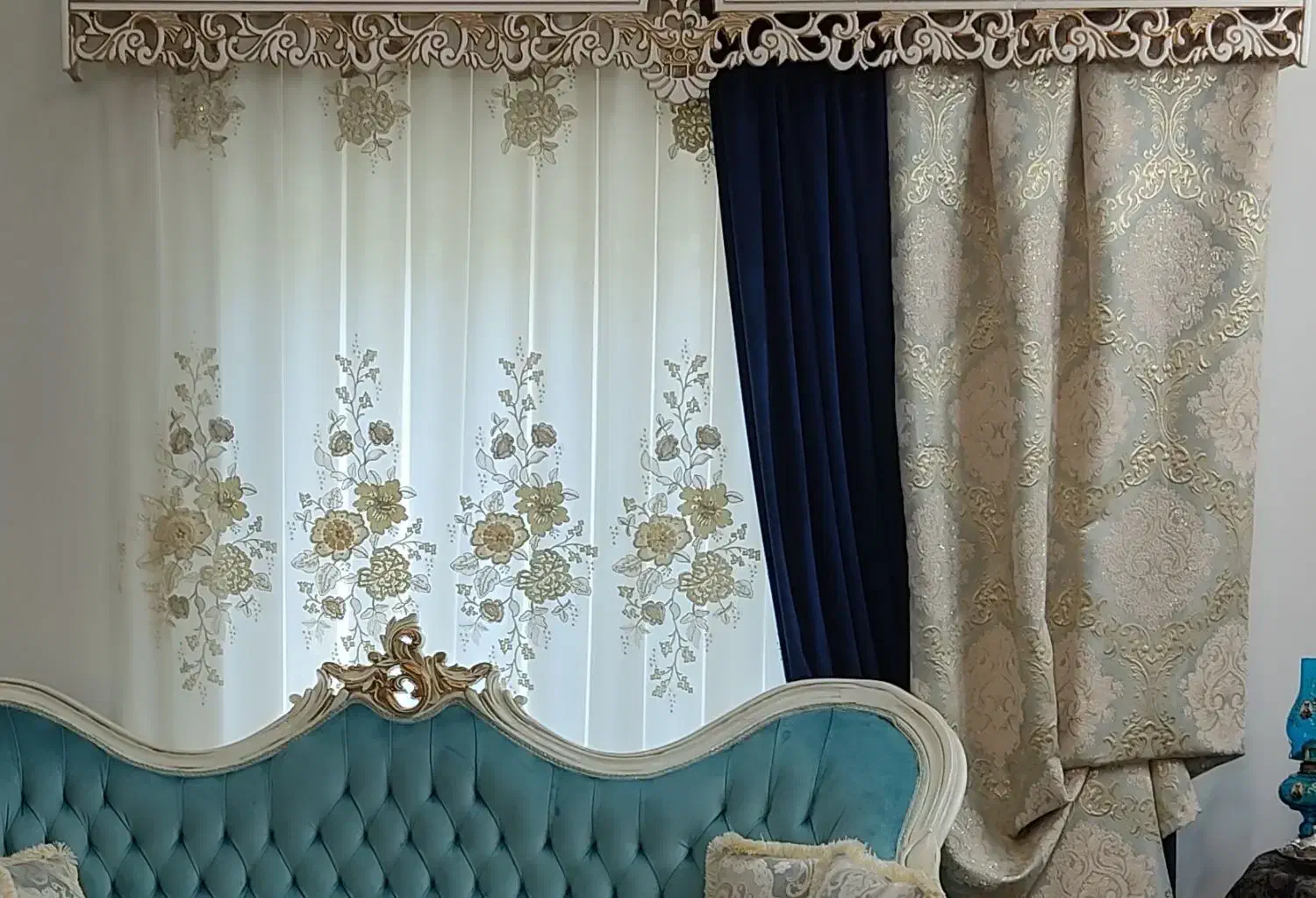 دو عدد پرده به همراه قاب و شنل و شال و گل برجسته|پرده، رانر، رومیزی|آمل, |دیوار