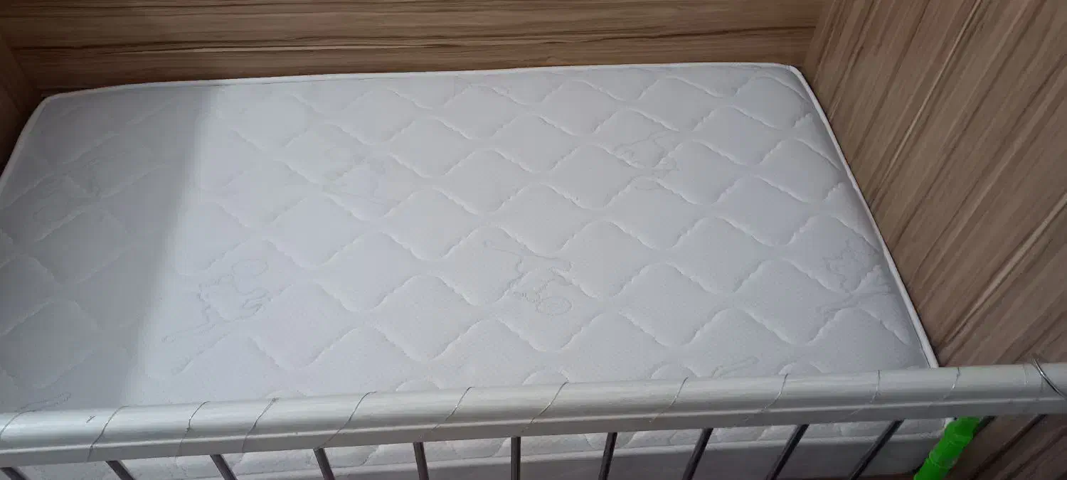 تخت وتشک کودک|تخت و صندلی بچه|اسلامشهر, شهرک امام حسین (میان آباد)|دیوار