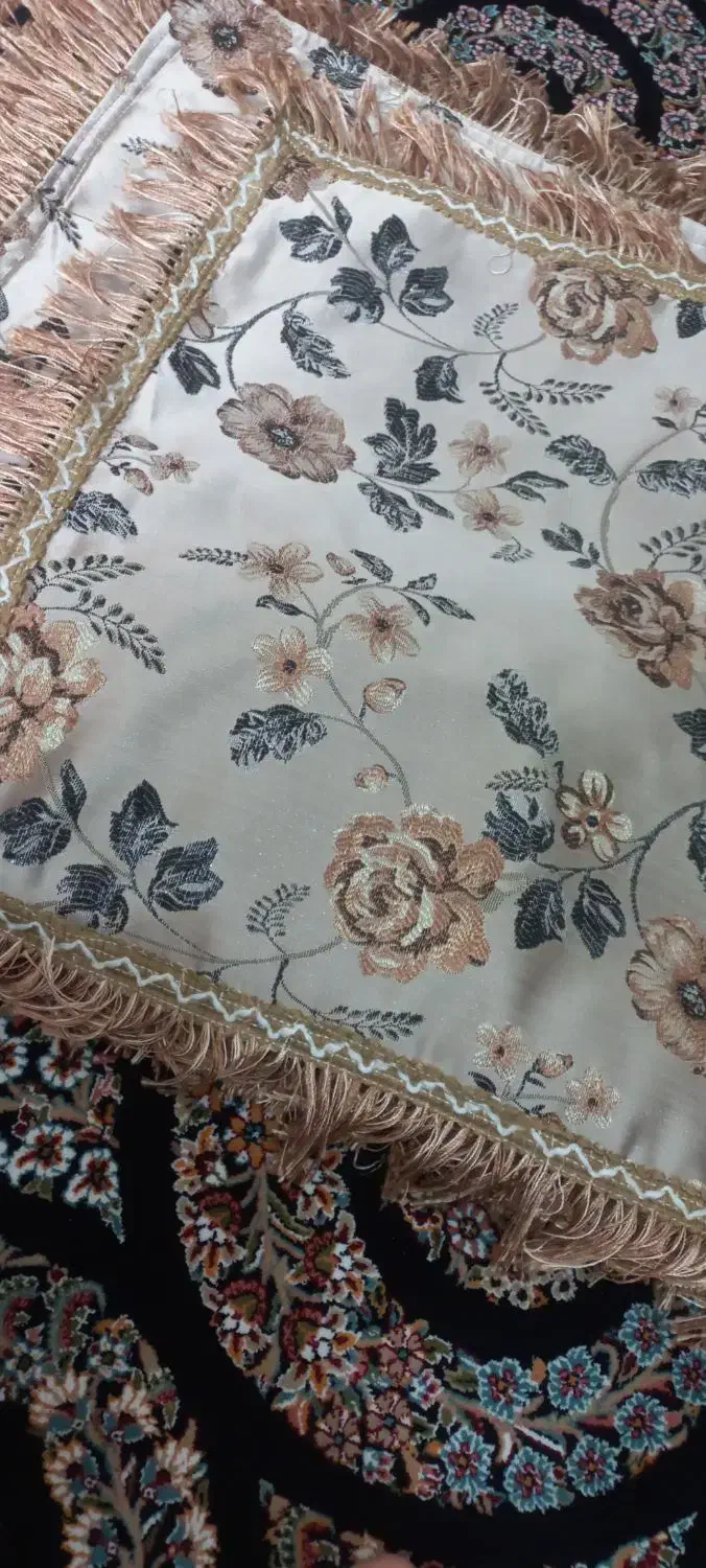 روبالشتی|رختخواب، بالش، پتو|گیلان غرب, |دیوار