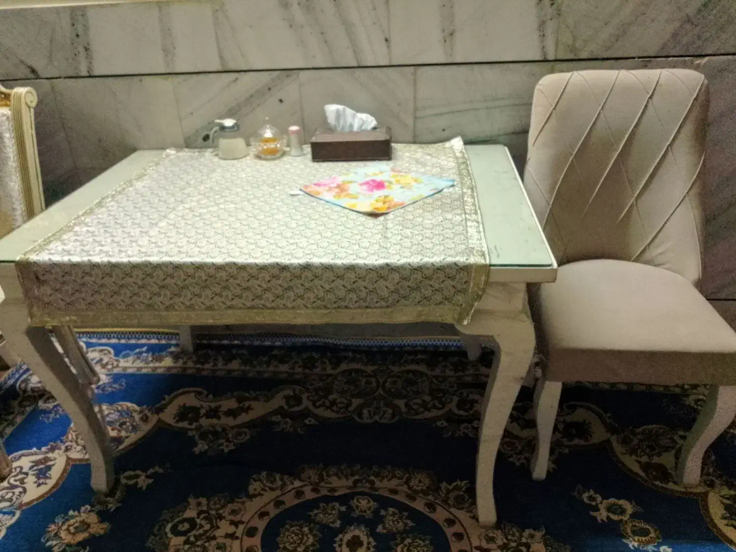 فروش میز ناهار خوری وجا کفشی ومقداری اثاث منزل|میز و صندلی غذاخوری|پرند, فاز ۶|دیوار