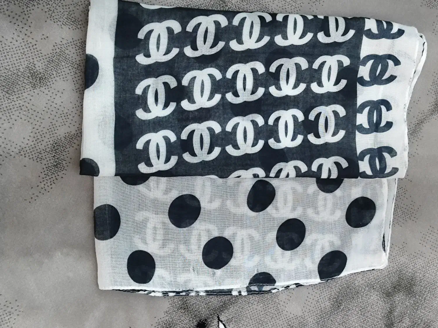 باندانا و توربان مجلسی|لباس|شیراز, میانرود|دیوار