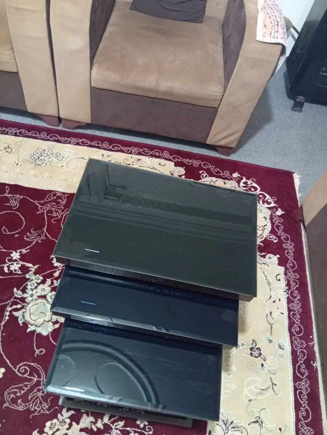 جلو مبلی یه تکی بزرگ سه تا کوچیک|مبلمان خانگی و میز عسلی|کوچصفهان, |دیوار