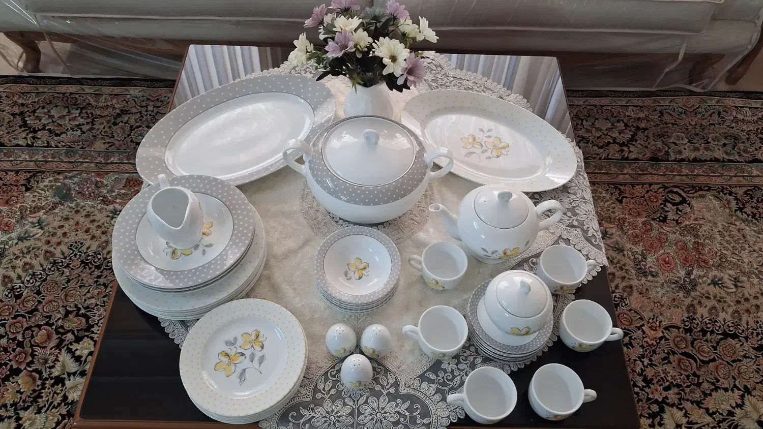 سرویس  چینی ۶ نفره. غذا خوری و چایی خوری زرین|ظروف سرو و پذیرایی|قم, ژاندارمها|دیوار