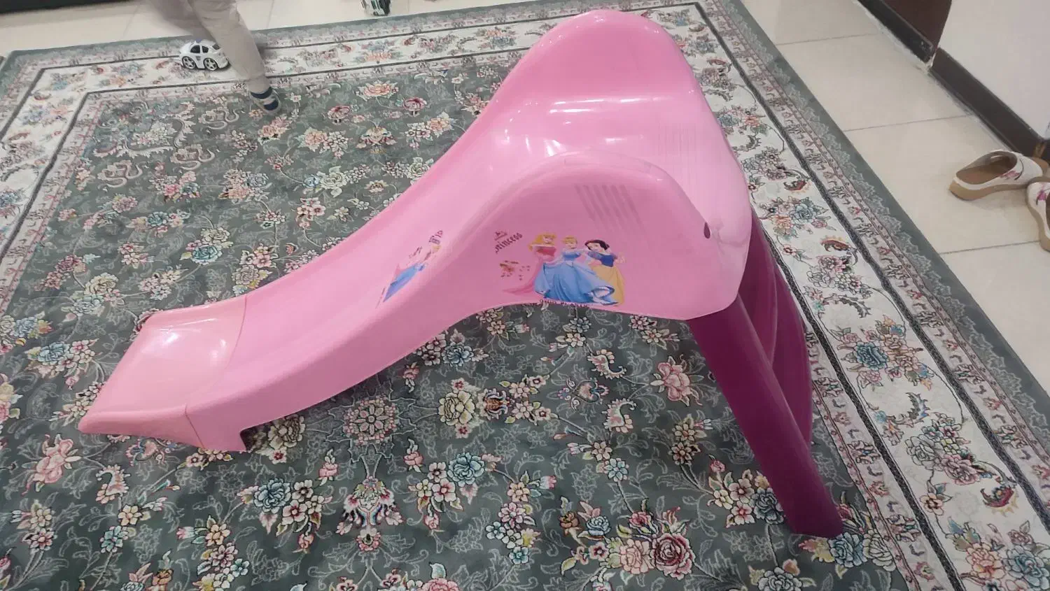 سرسره|اسباب‌بازی بچه|کرج, بنیاد|دیوار