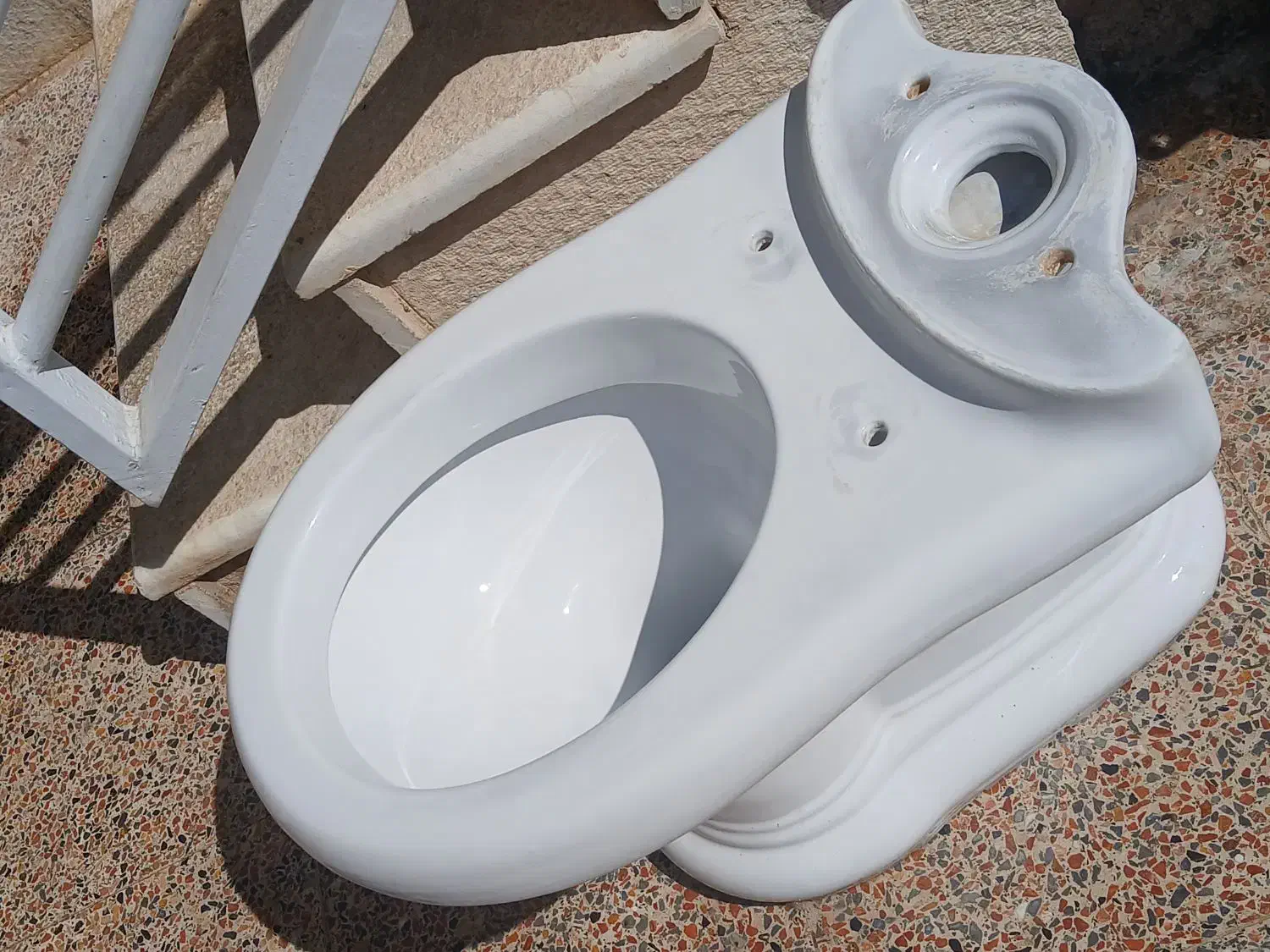 توالت فرنگی سالم|لوازم سرویس بهداشتی|صدرا-فارس, فاز ۲|دیوار