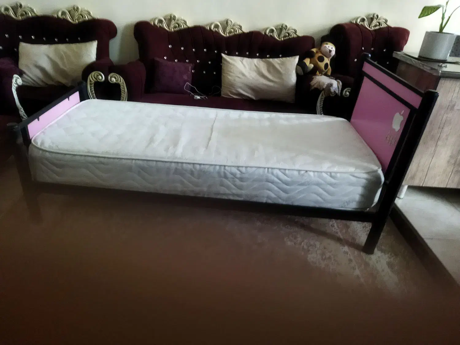 تختخواب باتشک خوشخواب|تخت و سرویس خواب|تهران, بروجردی|دیوار