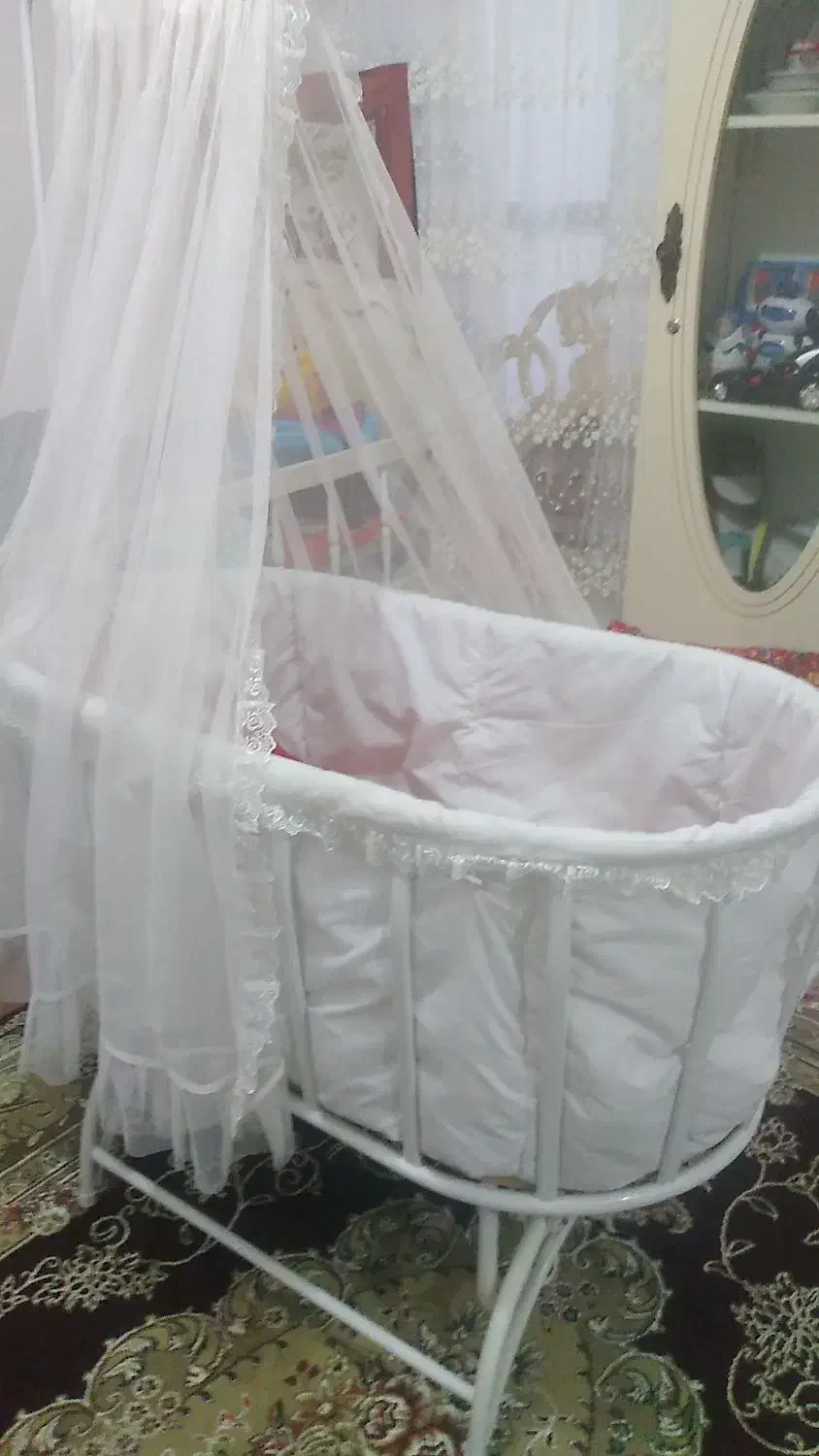 گهواره|تخت و صندلی بچه|خوی, |دیوار