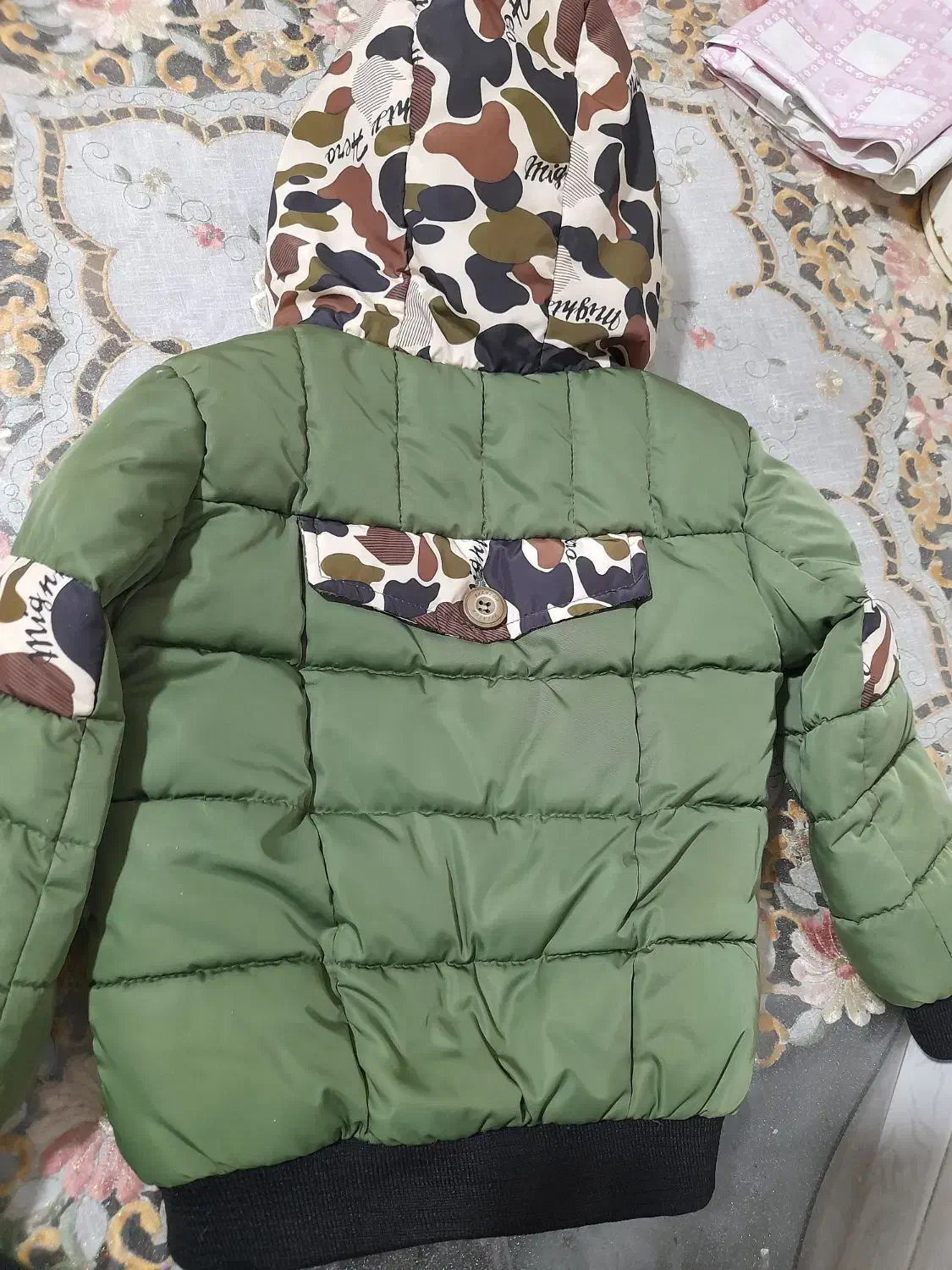 کاپشن بچگانه ضخیم و چراغ دار،مناسب ۱تا ۳ سال|کفش و لباس بچه|اسلام‌شهر, صادقیه|دیوار