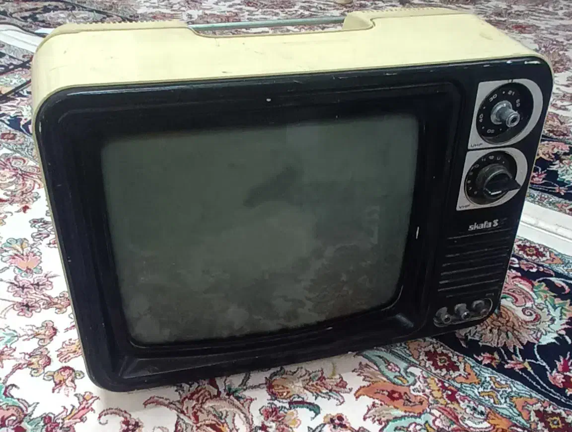 تلویزیون قدیمی خاموش|کلکسیون اشیاء عتیقه|سلمان‌شهر, |دیوار