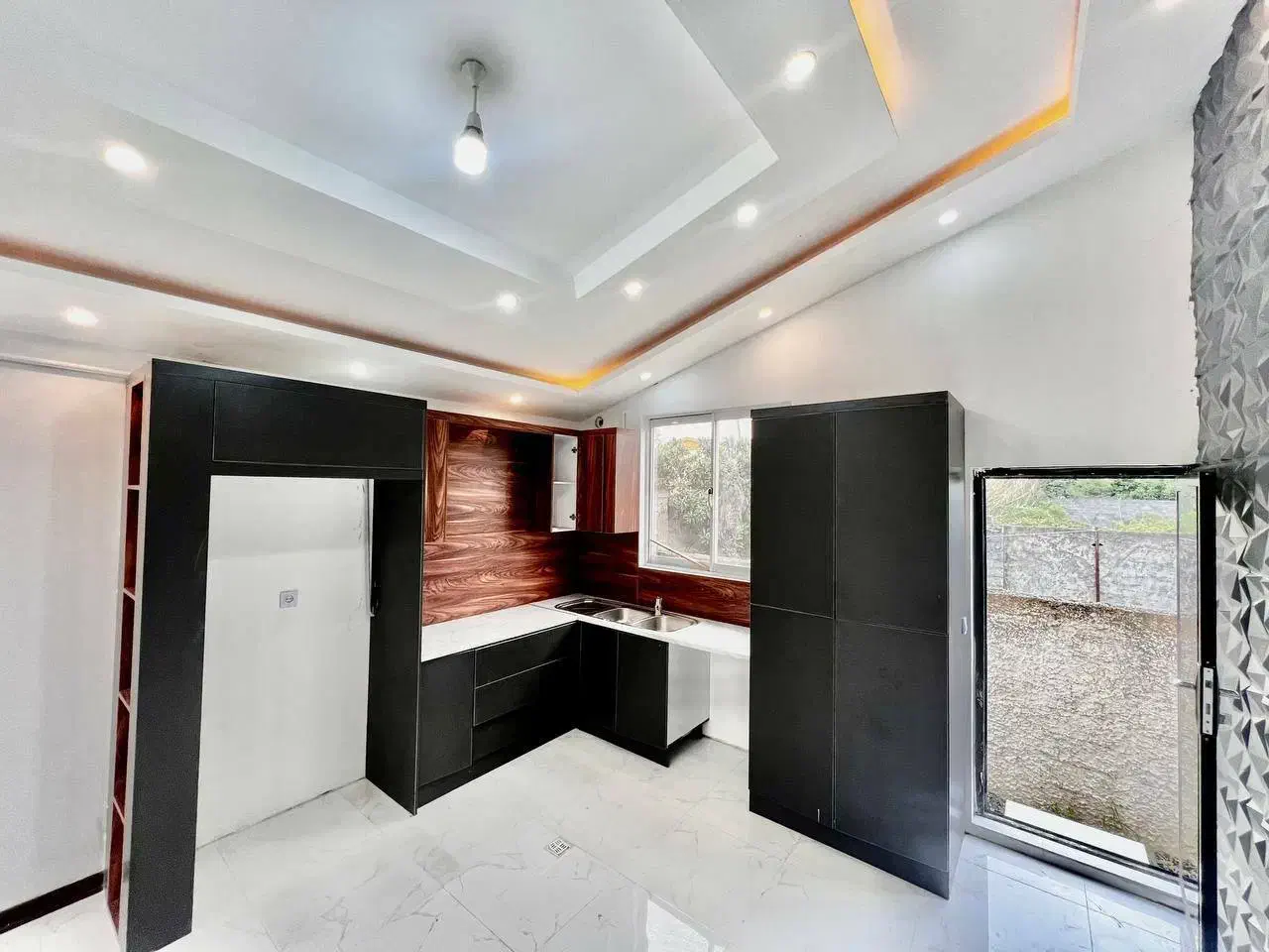 ویلا نیم پیلوت با نصبیجات|فروش خانه و ویلا|امامزاده عبدالله, |دیوار