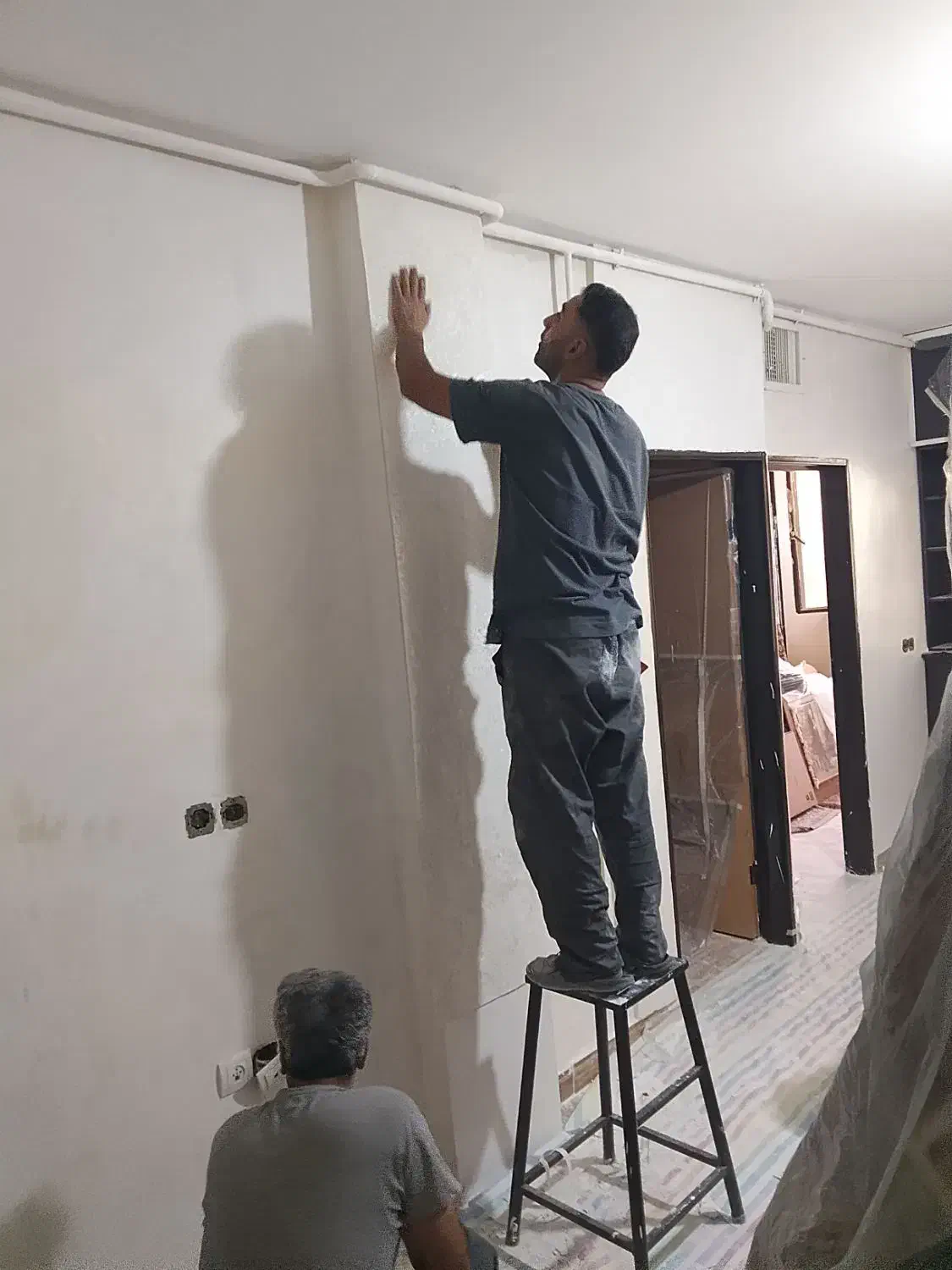 رنگ آمیزی ساختمان ، نصب کاغذ دیواری،کفپوش،پاارکت|خدمات پیشه و مهارت|الوند, |دیوار