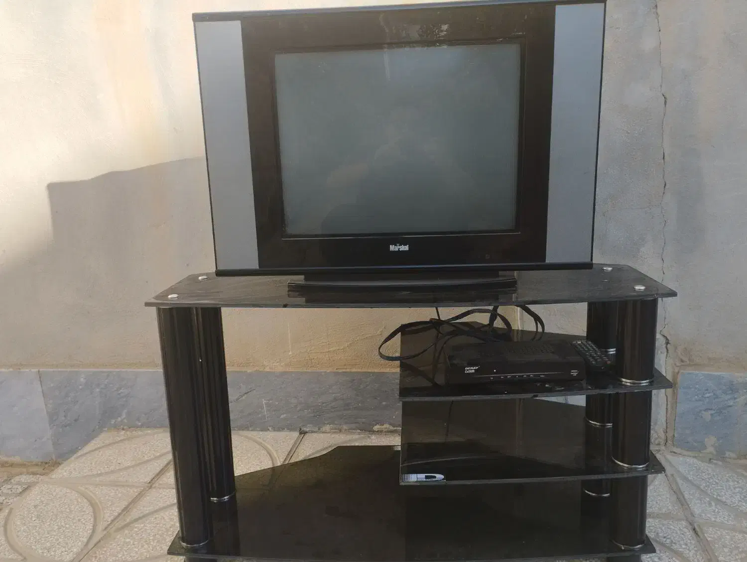 تلویزیون 21 و میز شیشه ای|تلویزیون و پروژکتور|شاهرود, |دیوار