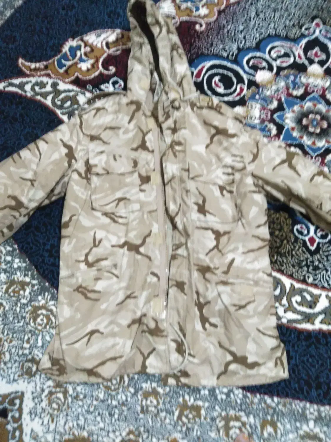 آور کت|لباس|شیراز, شهرک گلها|دیوار