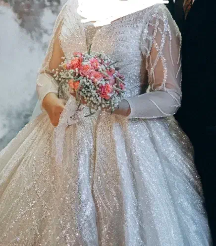 لباس عروسی .|لباس|صفادشت, |دیوار