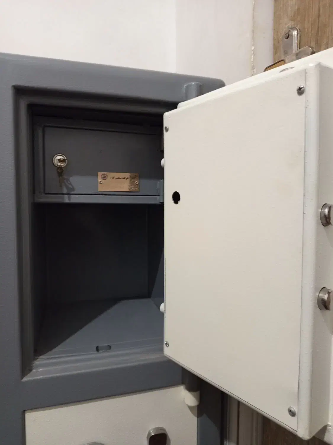 گاو صندوق کاوه نو|ابزارآلات|شهریار, شهرک بهاران (ویره)|دیوار