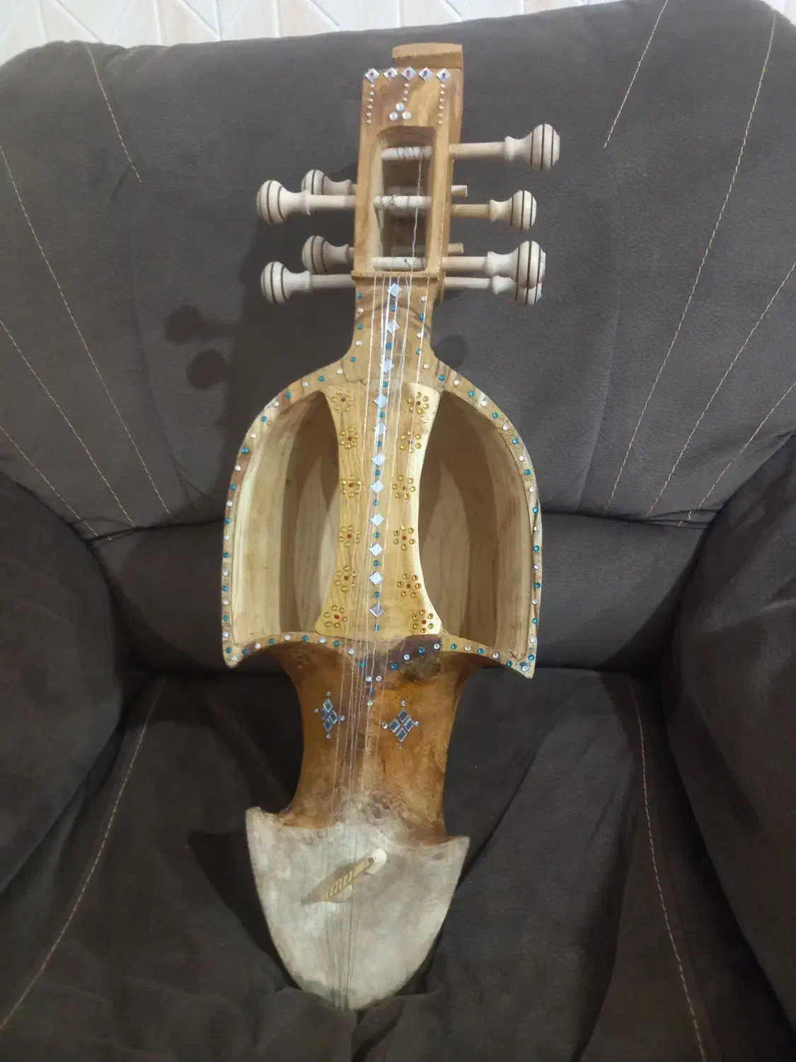 قیچک نو بلوچی|سازهای سنتی|زابل, |دیوار