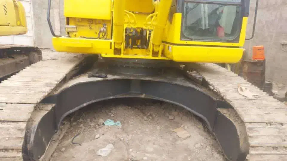 بیل 7-220 کوماتسو مدل 2011 وارداتی موجود در اصفهان|خودرو سنگین|ابریشم, |دیوار