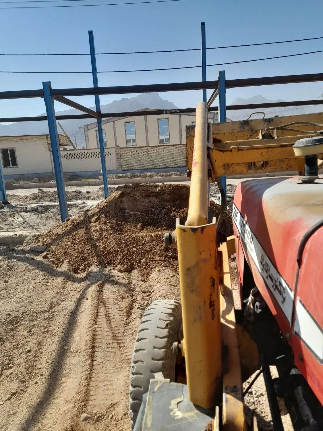 تراکتور شهرک صنعتی یزدمهر مهریز|خدمات حمل و نقل|مهریز, |دیوار