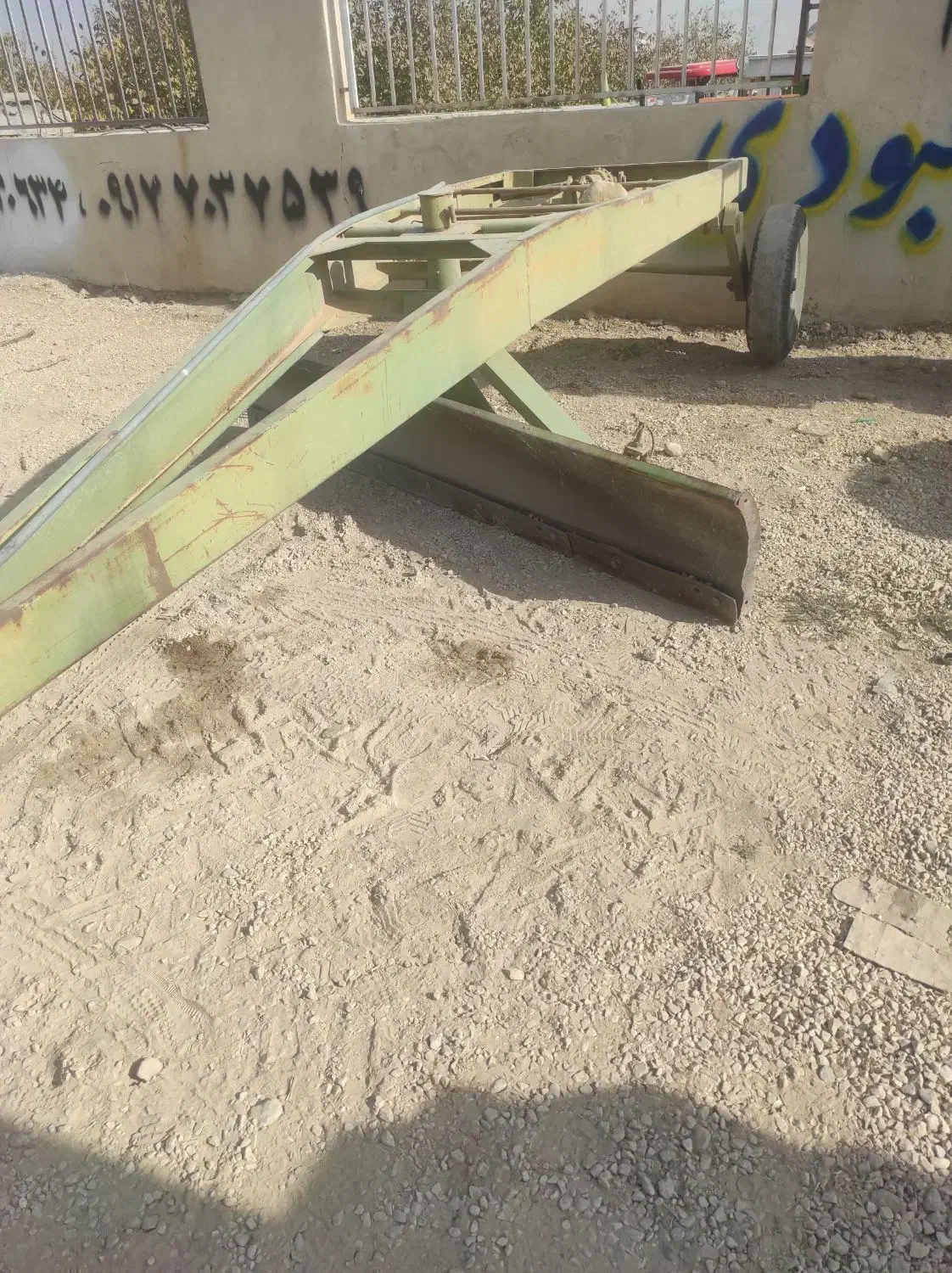 تراکتور لور|ماشینآلات صنعتی|بیضا, |دیوار