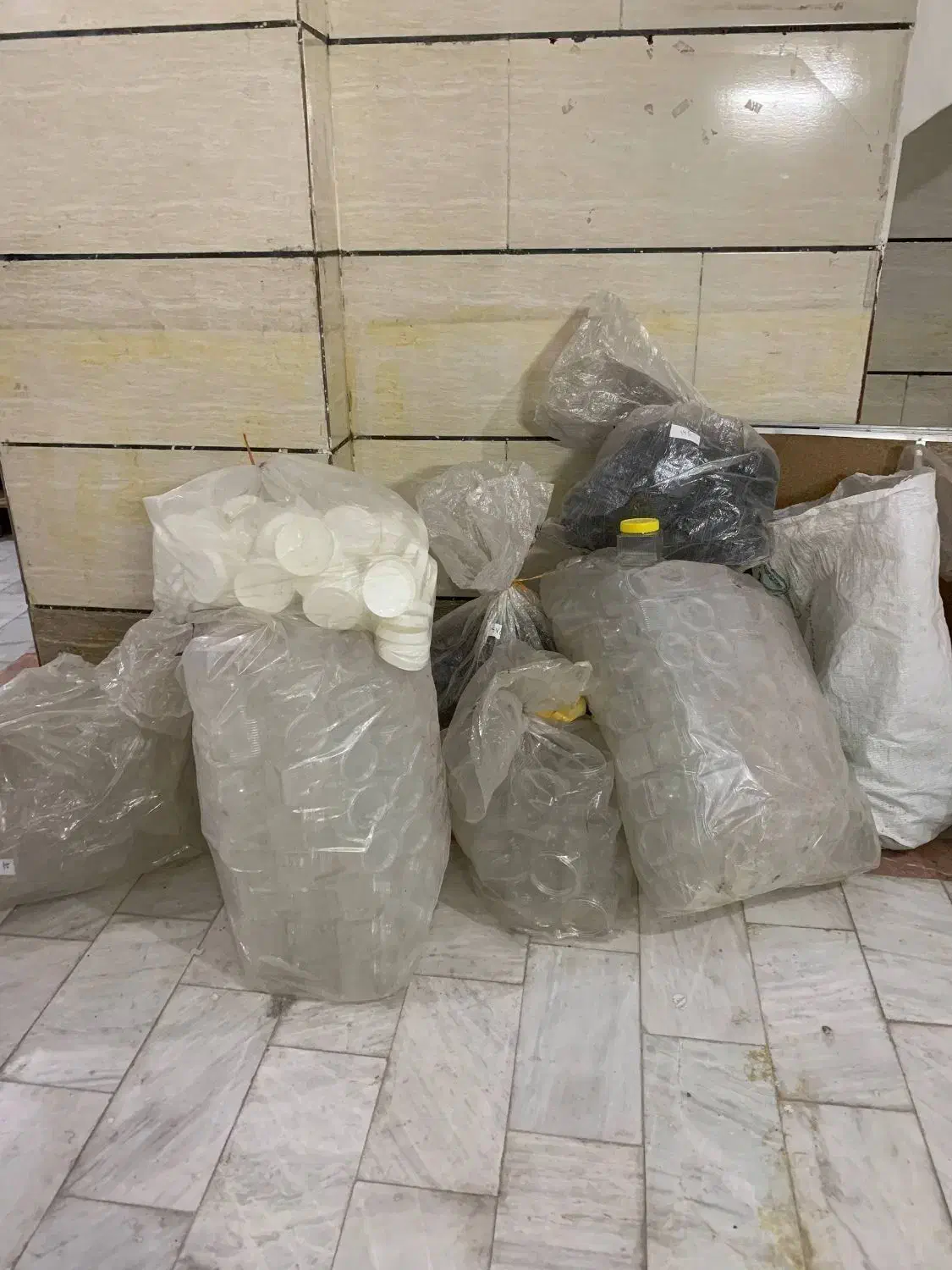 ظروف پلاستیکی|ظروف نگهدارنده، پلاستیکی، یک‌بارمصرف|اندیشه, شهرک صدف|دیوار