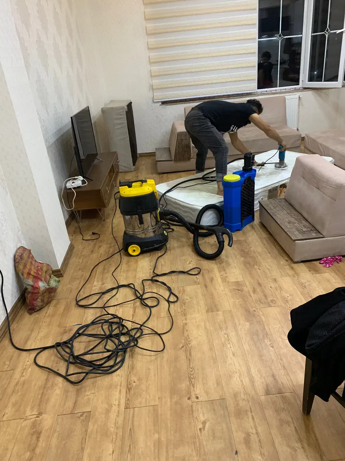 مبلشویی مبل شویی|خدمات نظافت|رشت, معلم|دیوار