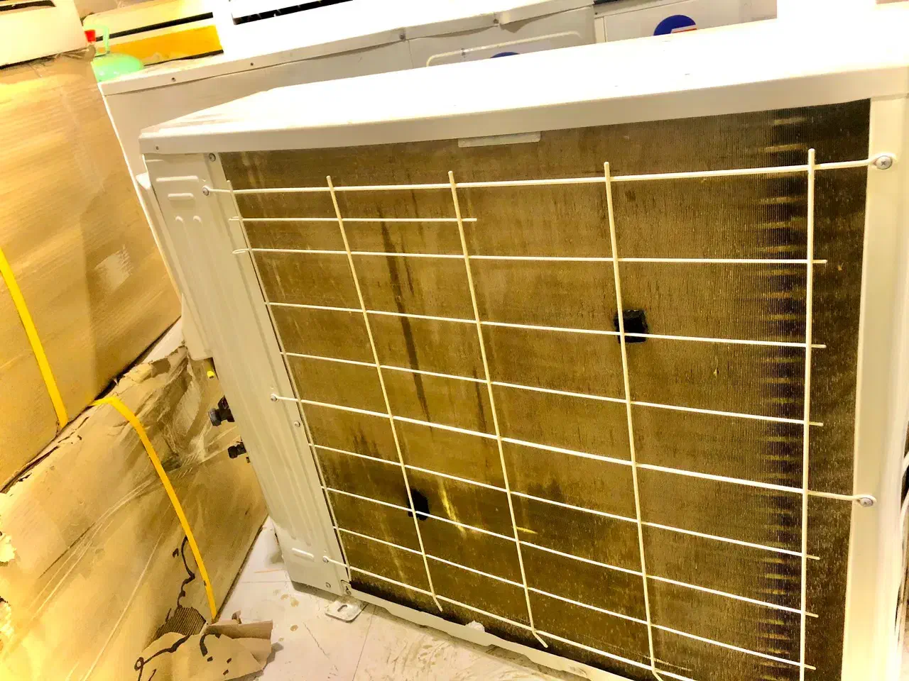 گری|کولر گازی و فن‌کوئل|سیریک, |دیوار