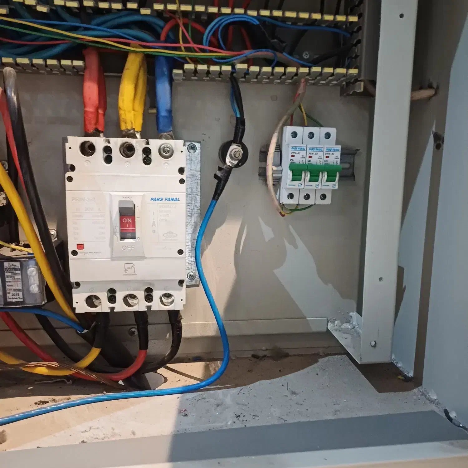 برق کار ساختمان صنعتی رفع اتصالی عیب یابی سیم کشی|خدمات پیشه و مهارت|گلبهار, شهر جدید گلبهار|دیوار