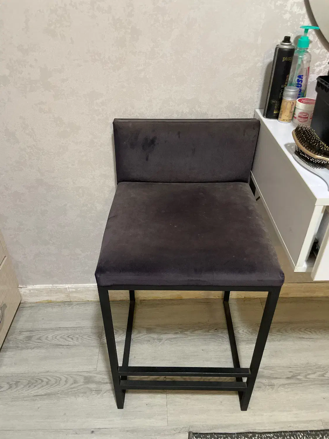 صندلی میز ارایش|صندلی و نیمکت|رشت, رودباری|دیوار