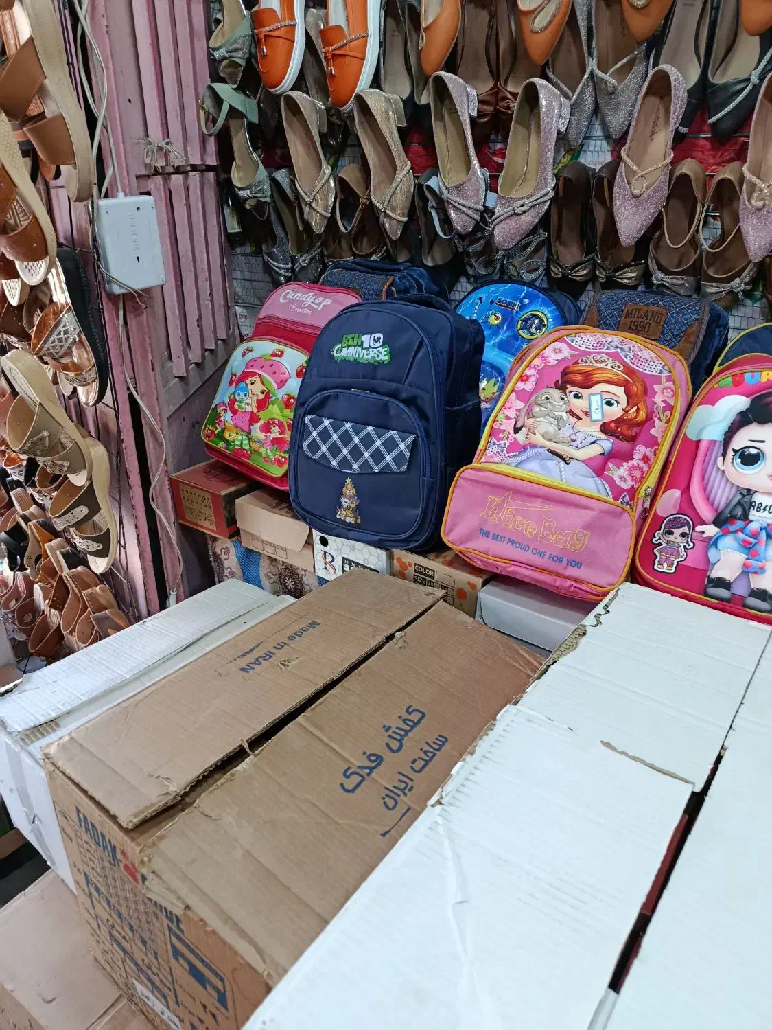 کیف مدرسه ای حراجی زیر. قیمت|کیف، کفش، کمربند|زاهدان, |دیوار