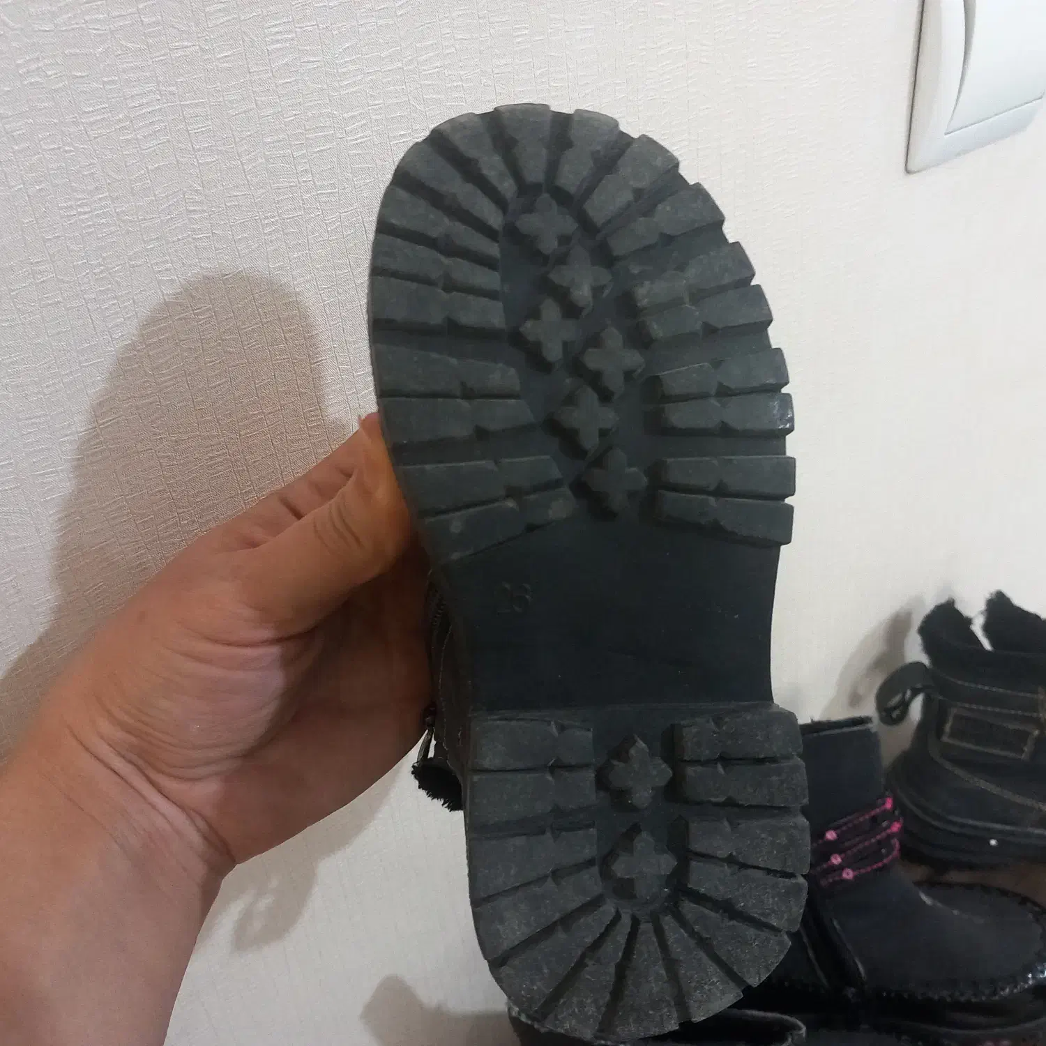 بوت بچگانه در حد نو|کفش و لباس بچه|بروجرد, |دیوار