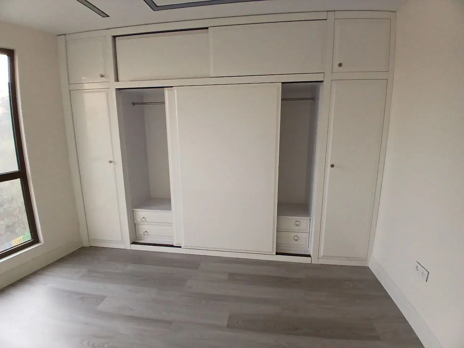 زعفرانیه ۲۴۰متر ۳خواب