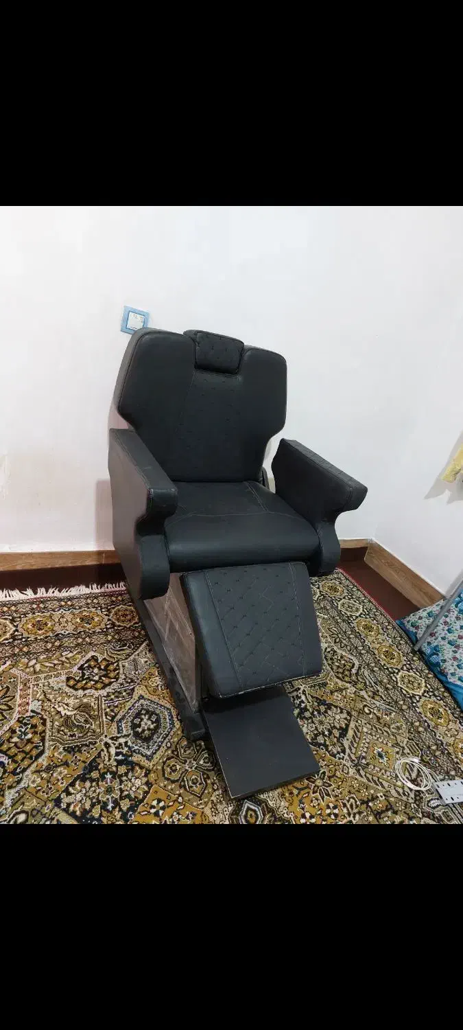 صندلی اریشگاه طرح برقی و سرشور و دکور|آرایشگاه و سالن‌های زیبایی|دوگنبدان, |دیوار