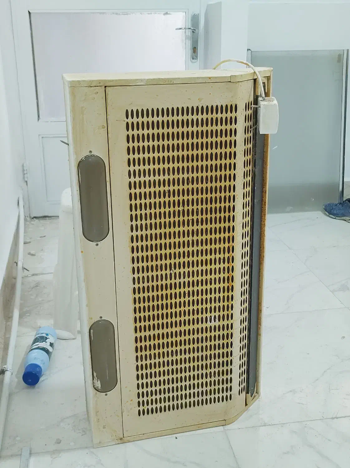 هود تابان|هود|مشهد, هفت تیر (حافظ)|دیوار