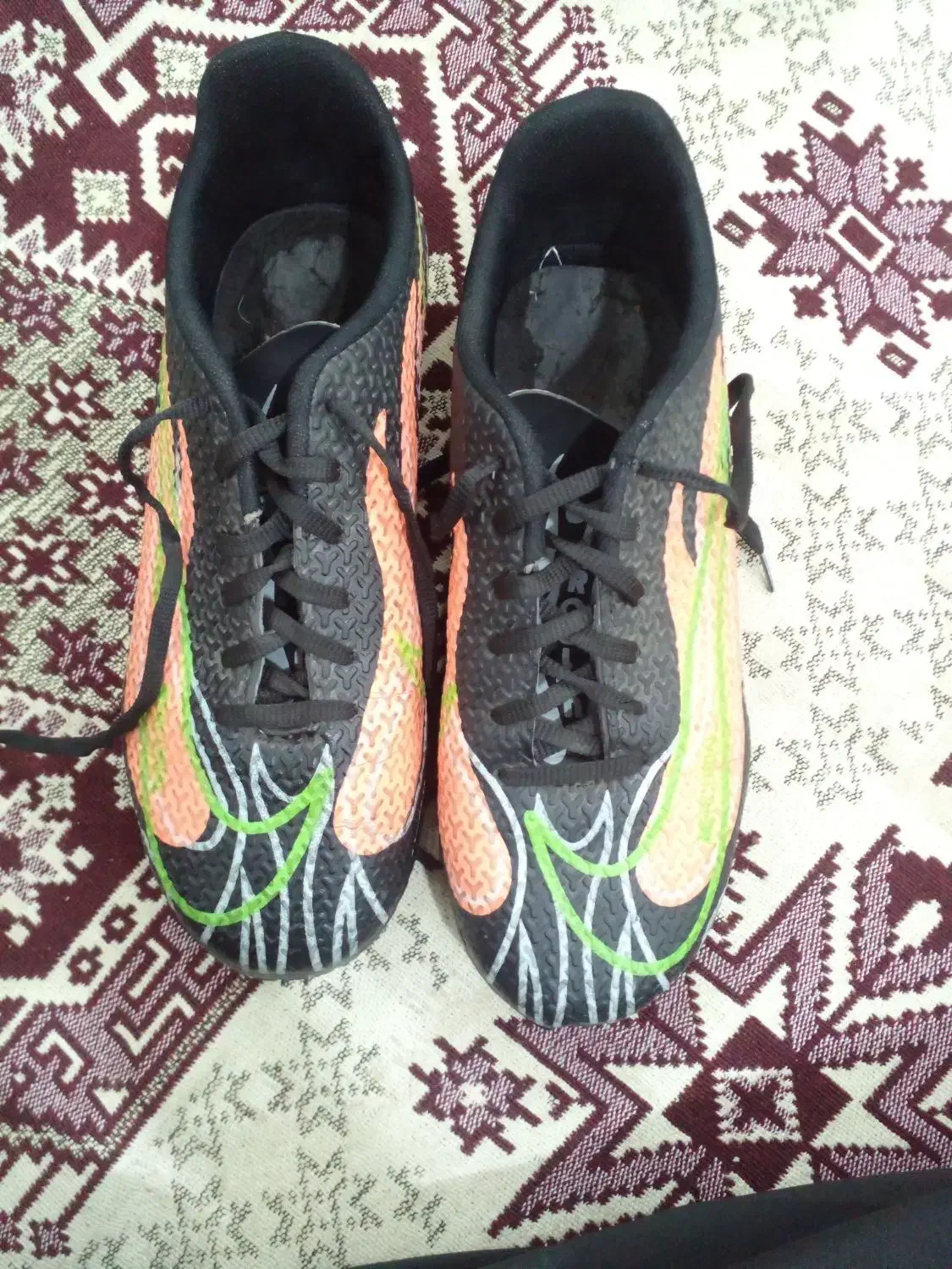 کفش چمن|کیف، کفش، کمربند|گلبهار, شهر جدید گلبهار|دیوار