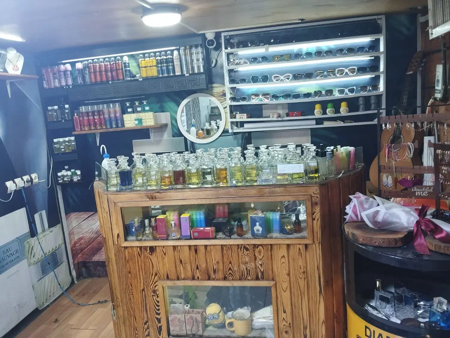 حراجی ویژه گالری عطر و ادکلن و زیورآلات و عینک|آرایشی، بهداشتی، درمانی|سنندج, |دیوار