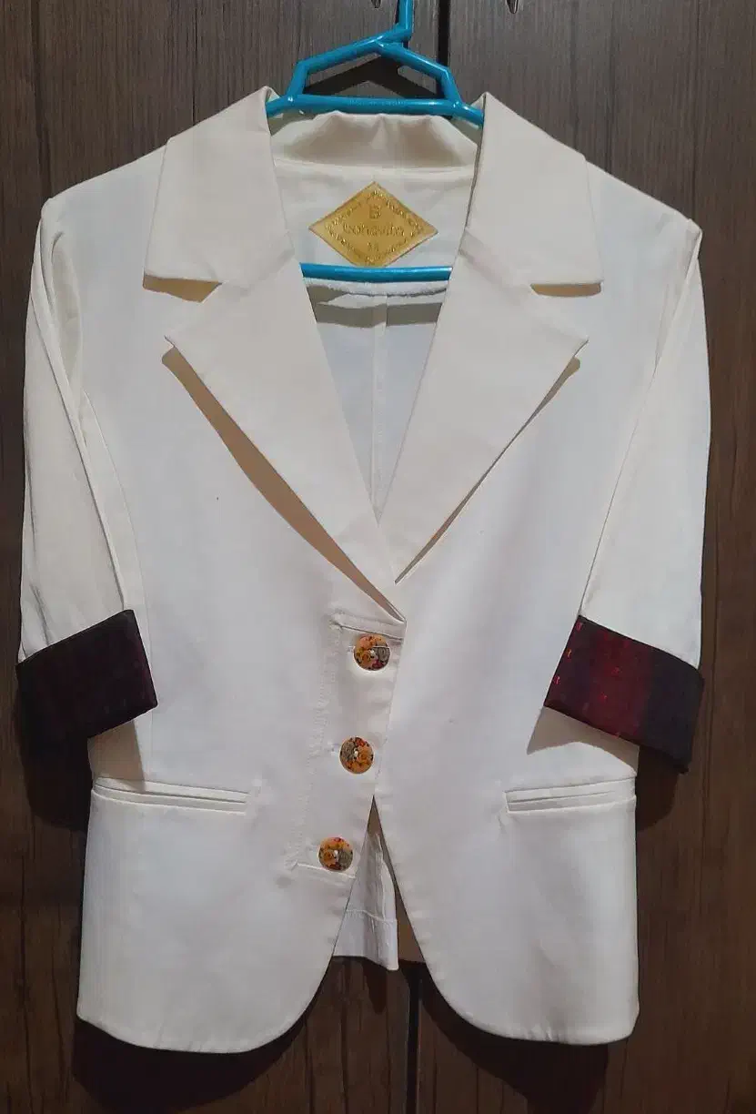 کت و دامن مجلسی|لباس|لاهیجان, امیرشهید|دیوار