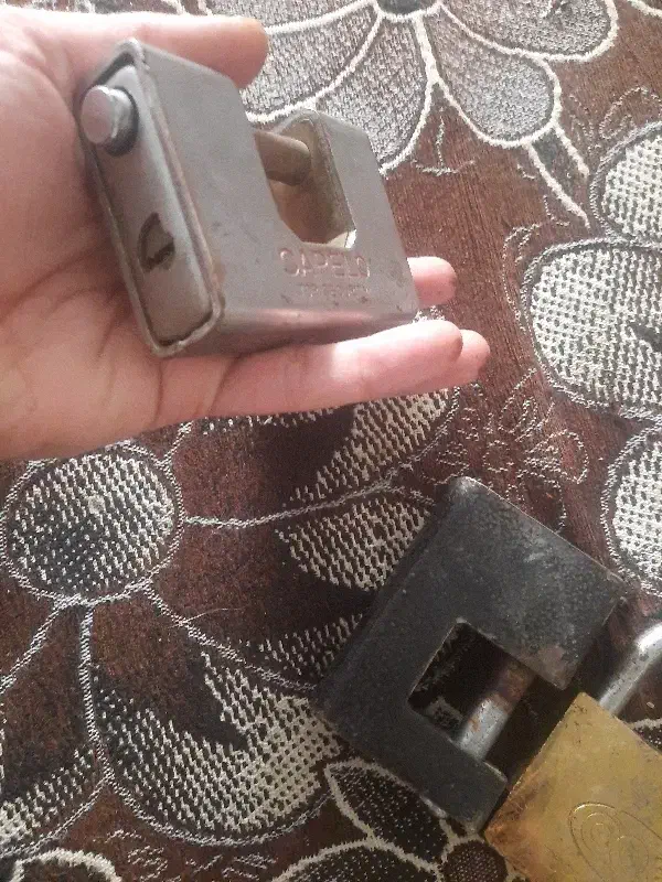 دوتاوقفل کتابی ویکی ساده|ابزارآلات|محمدشهر, محمدشهر|دیوار