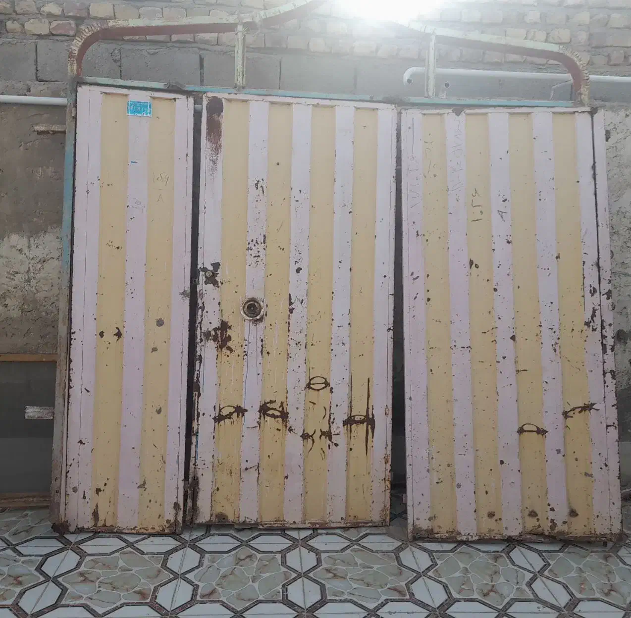 در حیاط|مصالح و تجهیزات ساختمان|تیمور آباد, |دیوار