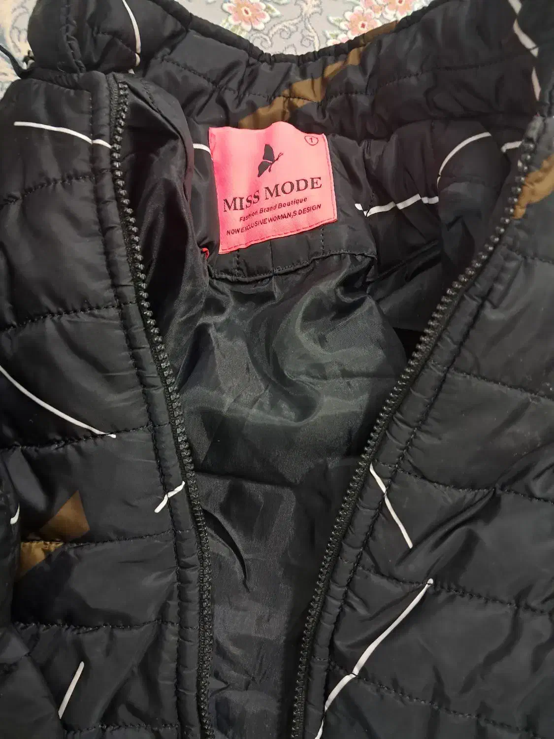 کاپشن|لباس|بروجرد, |دیوار