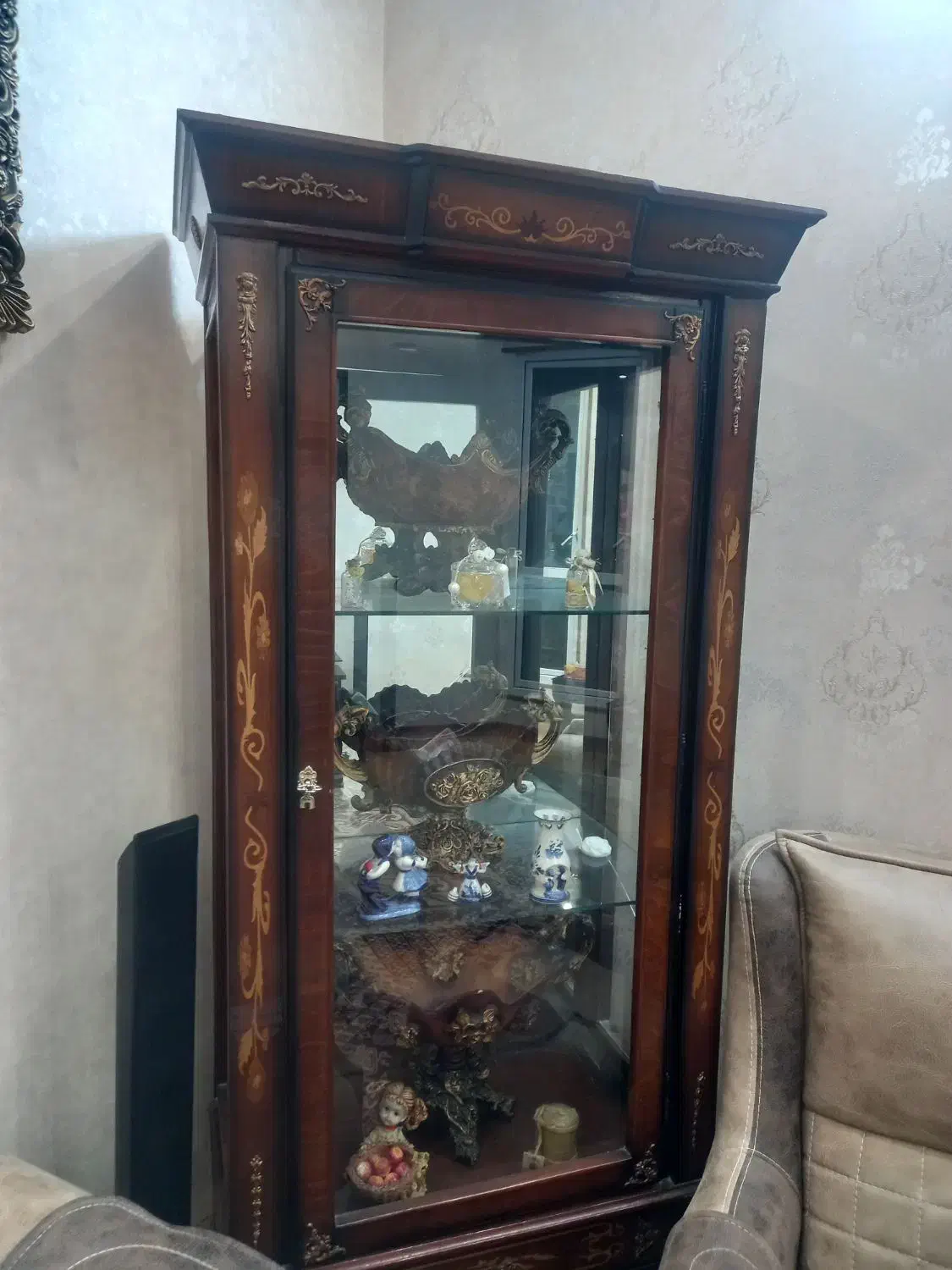 گنجه سه طبقه|بوفه، ویترین، کنسول|گلبهار, شهر جدید گلبهار|دیوار