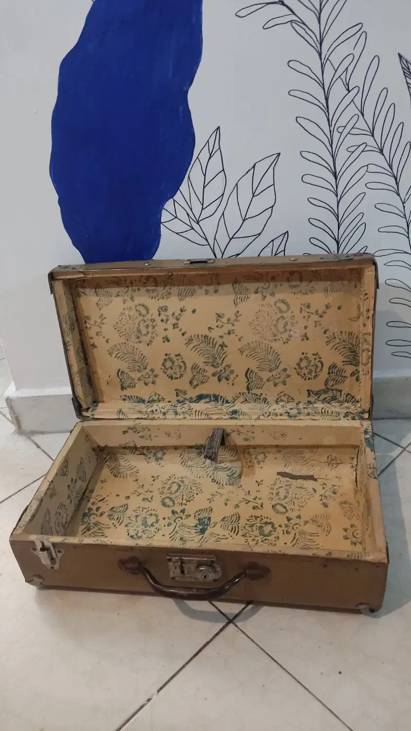 چمدان عتیقه چوبی با قدمت حدود صد سال|کلکسیون اشیاء عتیقه|تهران, زرگنده|دیوار