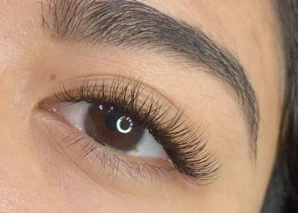 کاشت مژه با بهترین متریال|خدمات آرایشگری و زیبایی|دورود, |دیوار