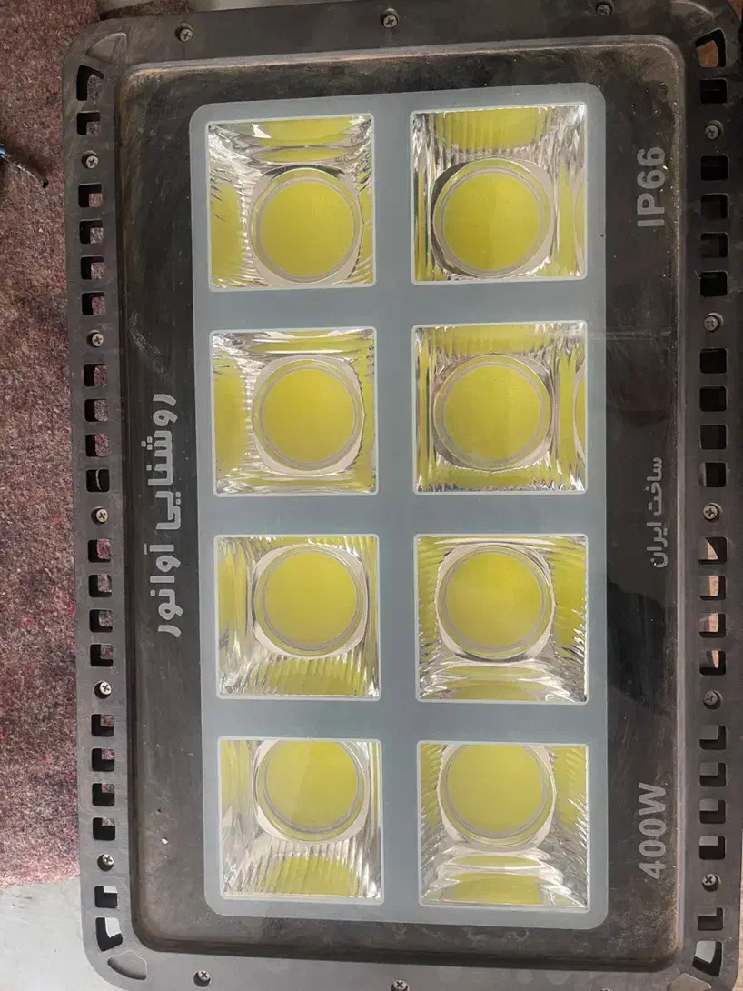 پرژکتور|لامپ و چراغ|ری, شهادت|دیوار