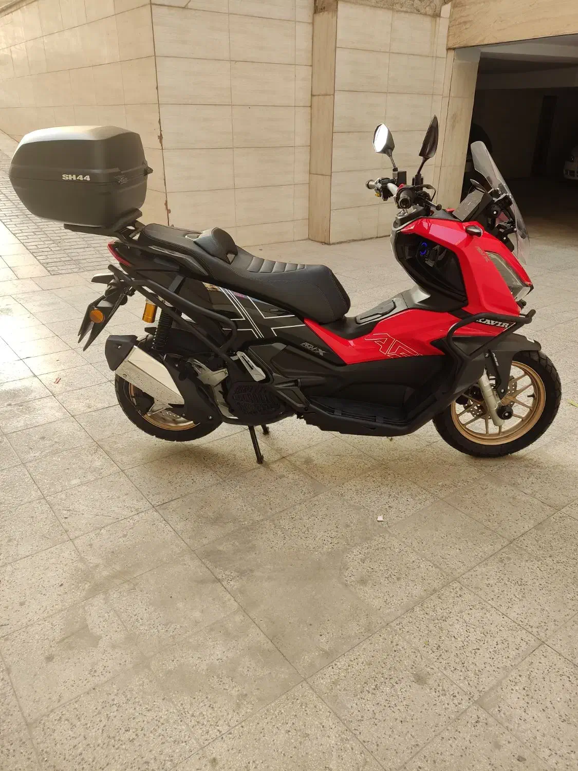 Agv مدل X باکس دار 1404مشابه صفر|موتورسیکلت|تهران, مسعودیه|دیوار