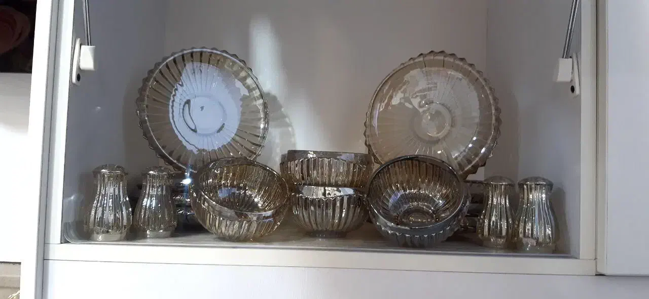 سرویس پذیرایی شیک ۱۲ نفره|ظروف سرو و پذیرایی|نیشابور, بزرگمهر|دیوار