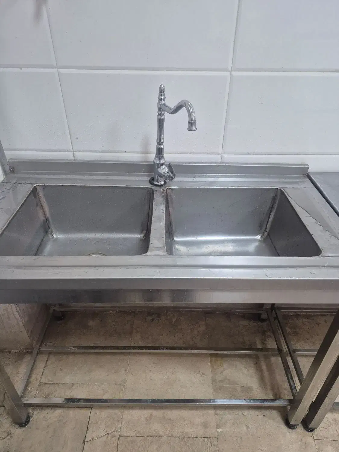 سینگ ظرفشویی به همراه شیر آلات وسیفون|مصالح و تجهیزات ساختمان|هشتگرد, شهرک ریحانه|دیوار